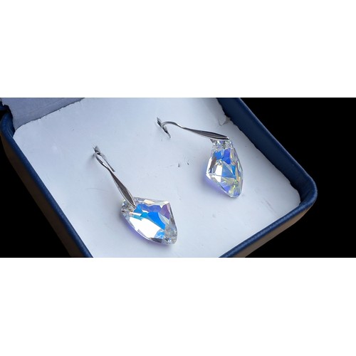 165 - A STUNNING PAIR OF SILVER AND CRYSTAL EARRINGS