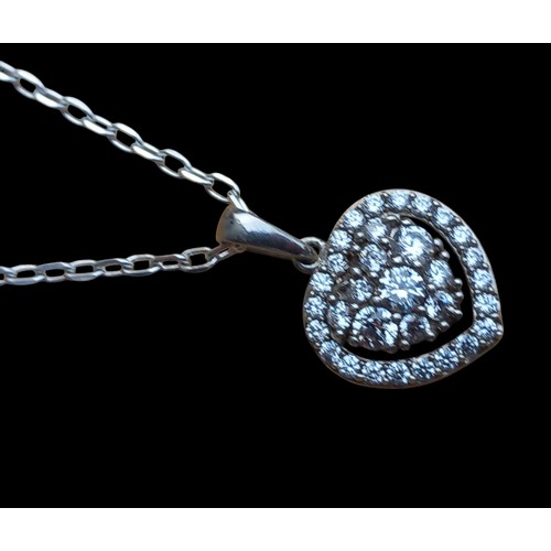 171 - A GEM SET SILVER HEART PENDANT ON A SILVER CHAIN