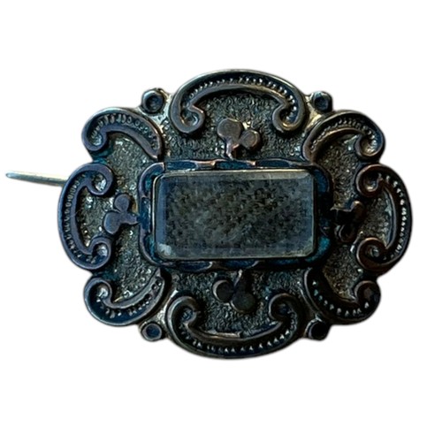 187 - AN ANTIQUE MOURNING BROOCH