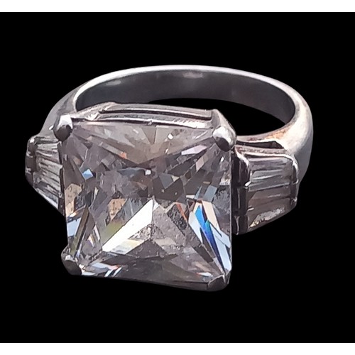 220 - A DESIGNER GEM SET SILVER RING