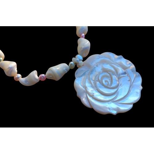 200 - FLOWER MOTHER OF PEARL PENDANT AND SHELL NECKLACE