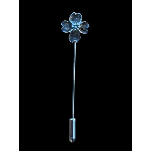 207 - A STUNNING FLORAL SILVER STICK PIN