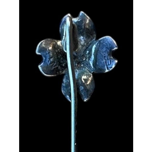 207 - A STUNNING FLORAL SILVER STICK PIN