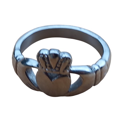 188 - A SILVER CLADDAGH RING