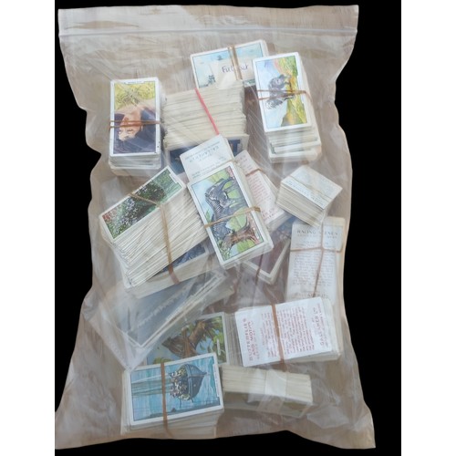 263 - A FULL COLLECTION OF CIGARETTE CARDS