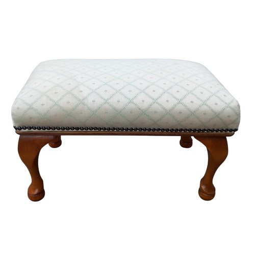 286 - ADJUSTABLE FOOTSTOOL