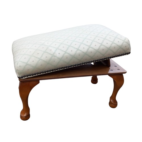 286 - ADJUSTABLE FOOTSTOOL