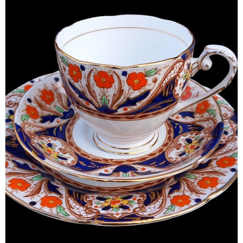 363 - 20 PIECE ROYAL GRAFTON TEA SERVICE