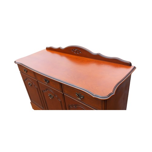 385 - A GOOD QUALITY MAHOGANY SIDEBOARD