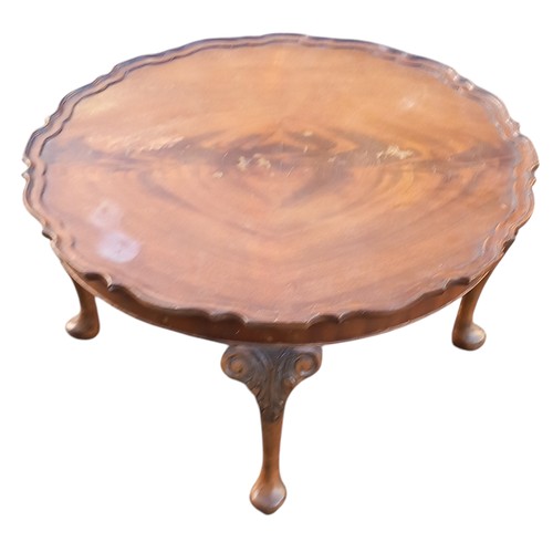 390 - LARGE VINTAGE PIE CRUST COFFEE TABLE WITH CARVED LEGS