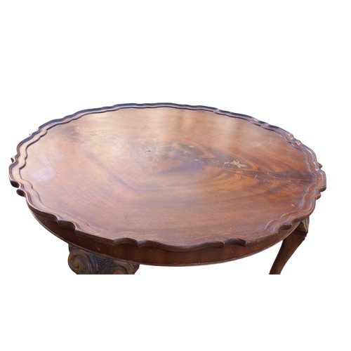 390 - LARGE VINTAGE PIE CRUST COFFEE TABLE WITH CARVED LEGS