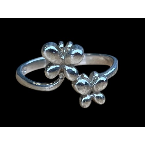 599 - A SILVER BUTTERFLY RING