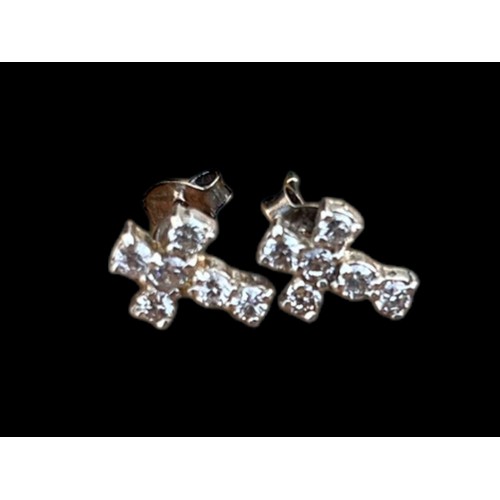 609 - SILVER EARRINGS IN CROSS DESIGN