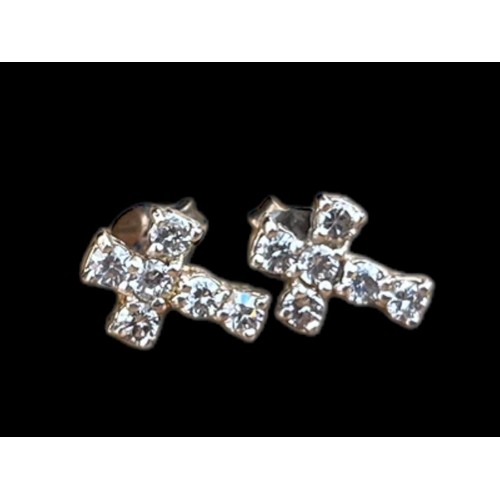 609 - SILVER EARRINGS IN CROSS DESIGN