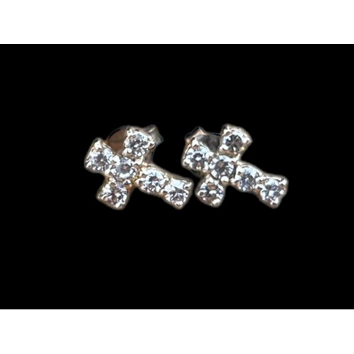 609 - SILVER EARRINGS IN CROSS DESIGN