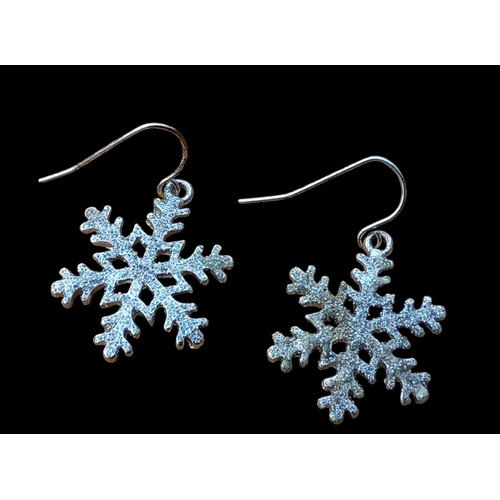 611 - PAIR OF SNOWFLAKE EARRINGS