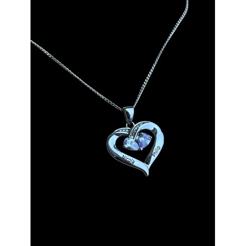 618 - A BEAUTIFUL GEM SET SILVER HEART PENDANT ON A SILVER CHAIN