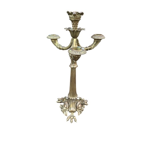 425A - AN ORNATE CLAW FOOTED BRASS CANDLELABRA