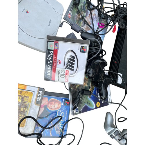 606A - A MIXED LOT OF GAMES TO INCLUDE PLAYSTION 1'S, A PLAYSTATION 2 ACCOMPANYING CONTROLLERS AND GAMES AN... 