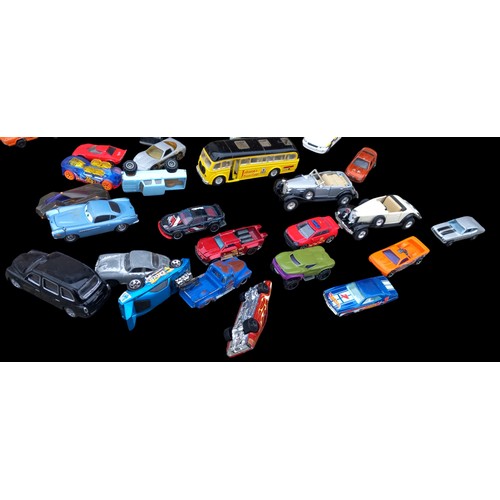 5 - LARGE LOT OF MODEL CARS ECT