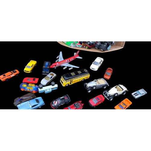 5 - LARGE LOT OF MODEL CARS ECT