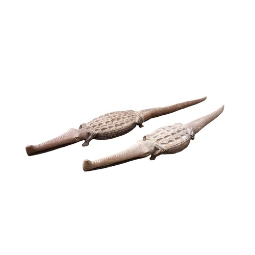 15 - 2 WOODEN CROCODILE WITH FLATBACKS