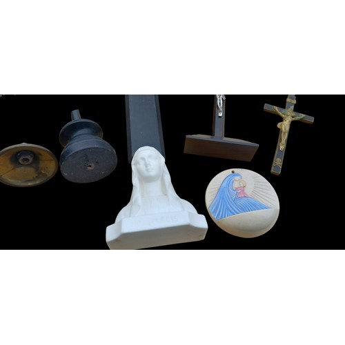 401 - A RELIGIOUS LOT OF ITEMS