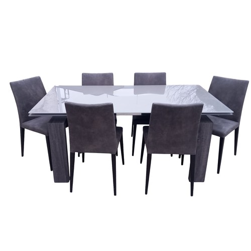 631 - AN EXTENDING GLASS TOP DINING TABLE WITH 6 GREY FINISH CHAIRS