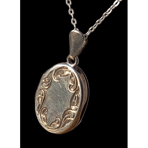 223 - SILVER LOCKET ON SILVER CHAIN