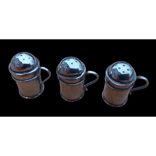 523 - 3 MINIATURE CHESTER SILVER PEPPER POTS WITH HANDLES 12.4G