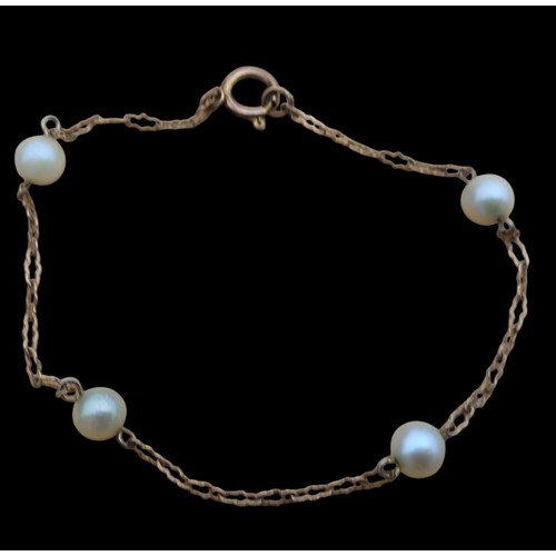 601 - 9ct GOLD PEARL SET BRACELET