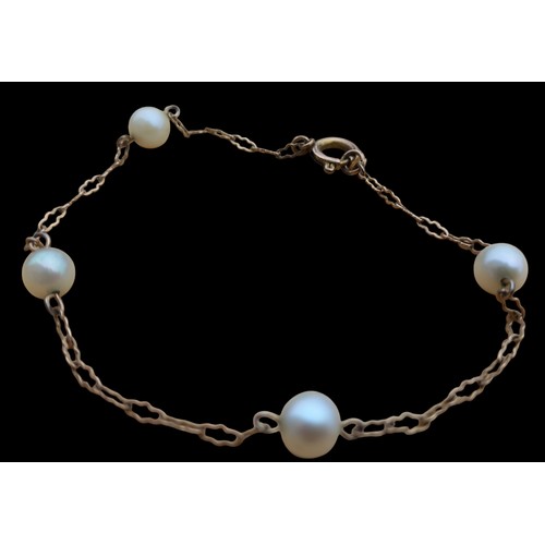 601 - 9ct GOLD PEARL SET BRACELET