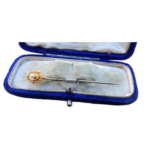 603 - 15ct GOLD PIN WITH SEED PEARL