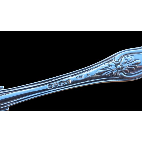 623 - PAIR OF KINGS PATTERN SILVER TEASPOONS 80.3grm