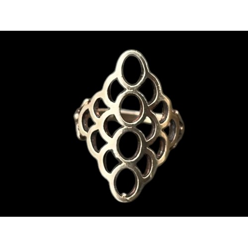 625 - A 9ct GOLD OPENWORK RING SIZE M/N