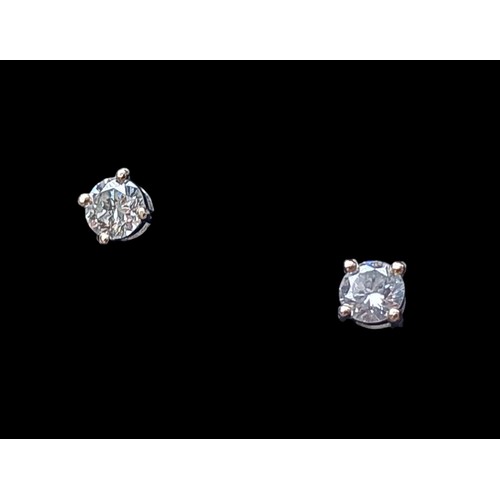 648 - A PAIR OF 18ct WHITE GOLD DIAMOND STUD EARRINGS (total 0.4grm) IN 4 CLAW MOUNTS WITH SCREW STEMS