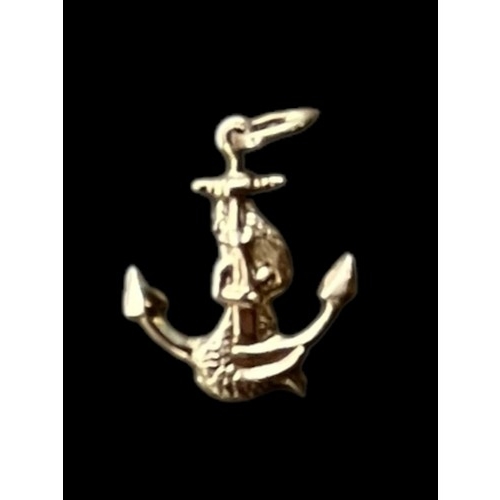 662 - A BEAUTIFUL 9ct GOLD MERMAID AND ANCHOR PENDANT