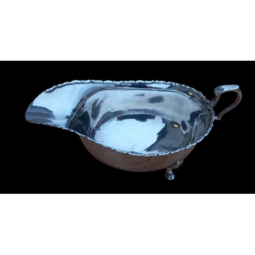 698 - A CHESTER SILVER SAUCE BOAT 90.2G