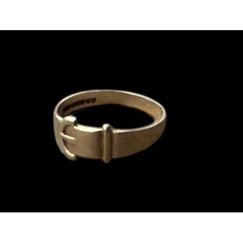 703 - A 9ct GOLD BUCKLE RING