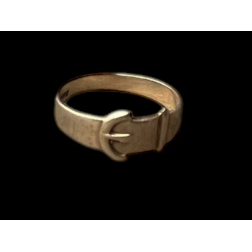 703 - A 9ct GOLD BUCKLE RING