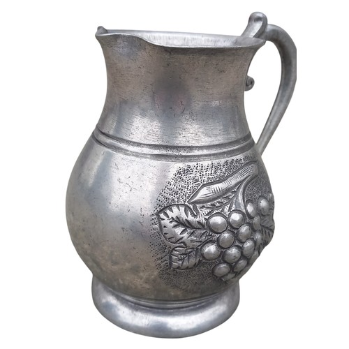 420 - AN 18th CENTURY PEWTER JUG WITH MARKINGS TO THE BASE