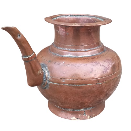 447 - A HEAVY COPPER KETTLE