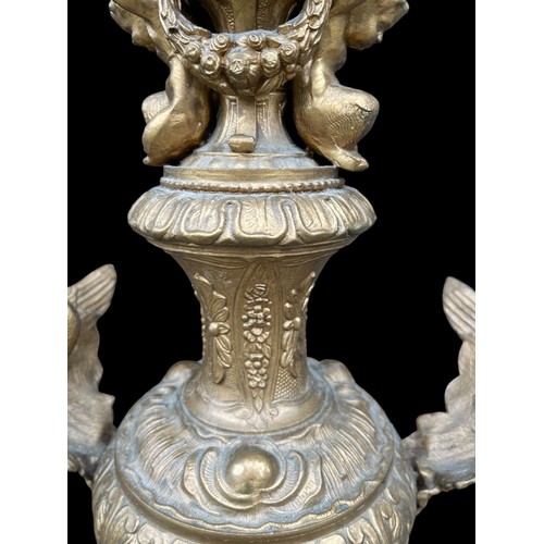 481 - AN EARLY ORNATE BRONZE TABLE LAMP WITH SWAN HEADS