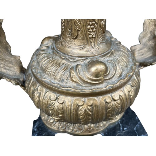 481 - AN EARLY ORNATE BRONZE TABLE LAMP WITH SWAN HEADS