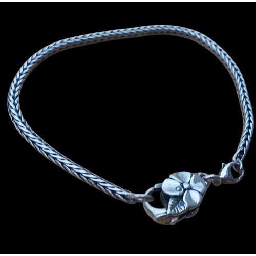 507 - A SILVER BRACELET IN FOXTAIL LINK WITH EXTENTION PATTERN CLASP 9