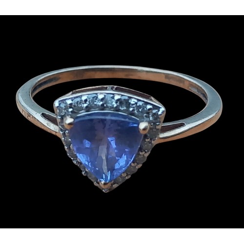 353 - A 9ct GOLD  TANZANITE & DIAMOND  RING