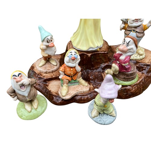 485 - A ROYAL DOULTON BESWICK SNOW WHITE AND 7 DWARF SET COMPLETE WITH STAND AND BOXES