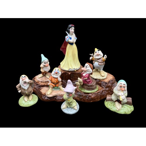 485 - A ROYAL DOULTON BESWICK SNOW WHITE AND 7 DWARF SET COMPLETE WITH STAND AND BOXES