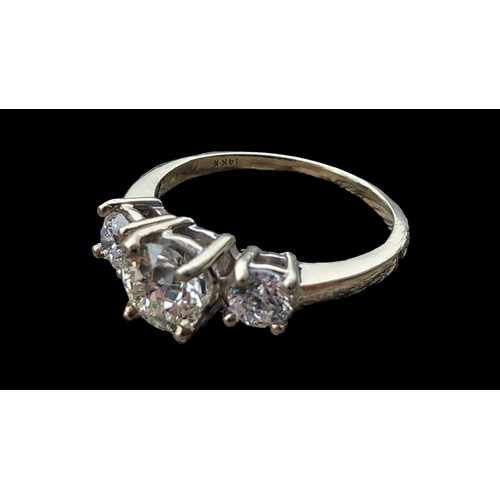 706 - A BEAUTIFUL 14CT 3 DIAMOND RING CENTRE DIAMOND 1.25CT TWO SIDE DIAMONDS 0.70CT (1.95CT TOTAL) EACH S... 