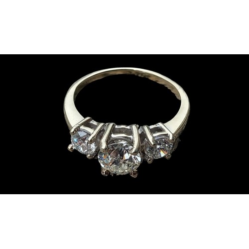 706 - A BEAUTIFUL 14CT 3 DIAMOND RING CENTRE DIAMOND 1.25CT TWO SIDE DIAMONDS 0.70CT (1.95CT TOTAL) EACH S... 